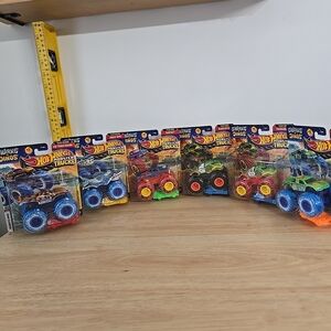 Monster Trucks Dino Set - Multicolor